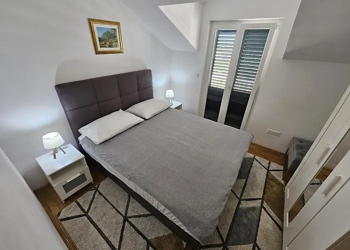 Kola Apartment *